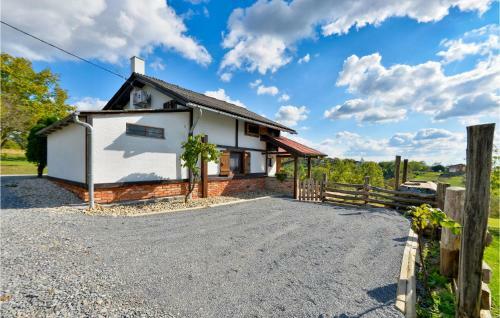 Amazing Home In Popovaca With Wifi And 2 Bedrooms