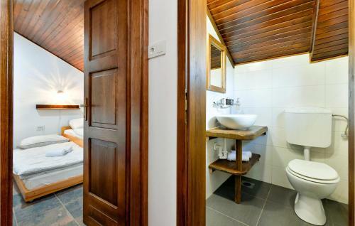 Amazing Home In Popovaca With Wifi And 2 Bedrooms