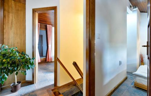 Amazing Home In Popovaca With Wifi And 2 Bedrooms