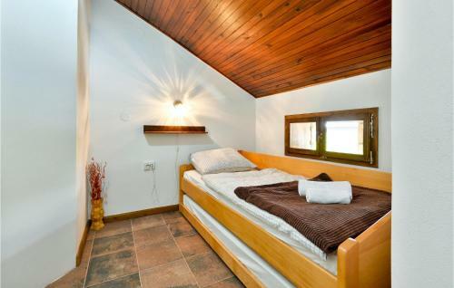 Amazing Home In Popovaca With Wifi And 2 Bedrooms