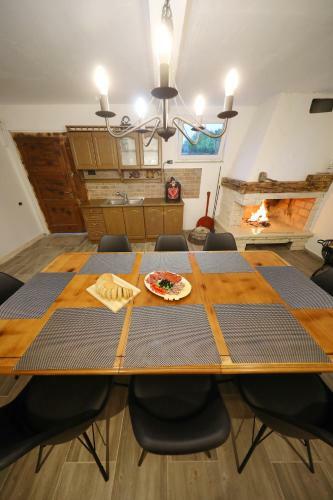 Holiday House With Heated Pool In A Rural Setting