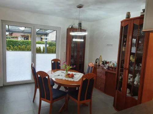 Apartamento Gro�z�gige Unterkunft Mit Terrasse