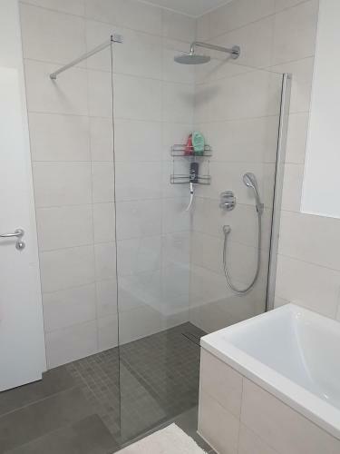 Apartamento Gro�z�gige Unterkunft Mit Terrasse