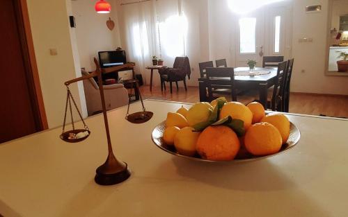 Spacious Garden House, Orebi? (4+1)