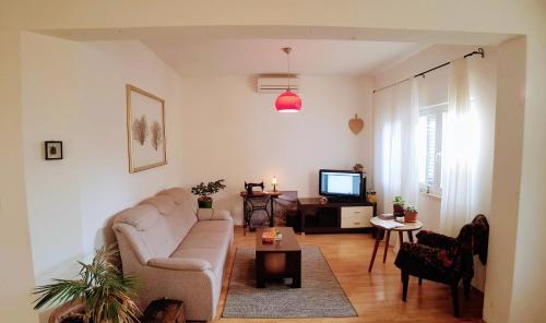 Spacious Garden House, Orebi? (4+1)
