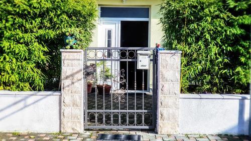 Spacious Garden House, Orebi? (4+1)