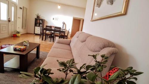 Spacious Garden House, Orebi? (4+1)