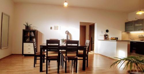 Spacious Garden House, Orebi? (4+1)