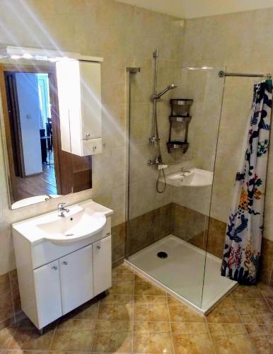 Spacious Garden House, Orebi? (4+1)