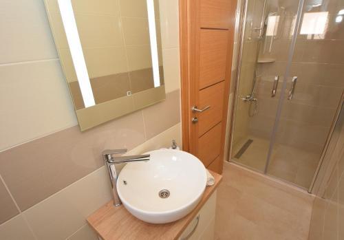 Apartamentos Luxury Penthouse With Jacuzzi In Orebi? (dalmatia)