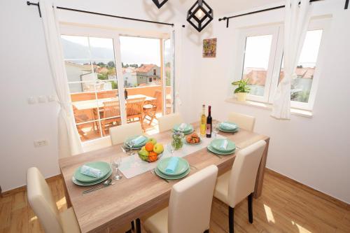 Apartamentos Luxury Penthouse With Jacuzzi In Orebi? (dalmatia)