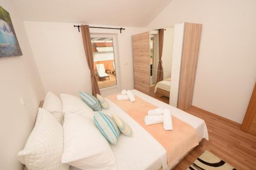 Apartamentos Luxury Penthouse With Jacuzzi In Orebi? (dalmatia)