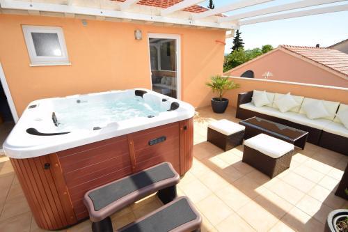 Apartamentos Luxury Penthouse With Jacuzzi In Orebi? (dalmatia)