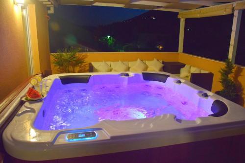 Apartamentos Luxury Penthouse With Jacuzzi In Orebi? (dalmatia)