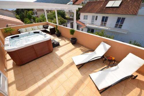 Apartamentos Luxury Penthouse With Jacuzzi In Orebi? (dalmatia)