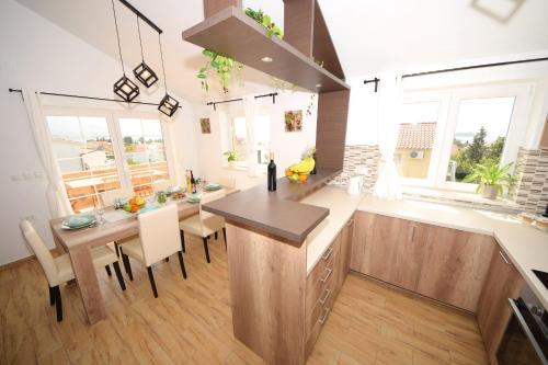 Apartamentos Luxury Penthouse With Jacuzzi In Orebi? (dalmatia)