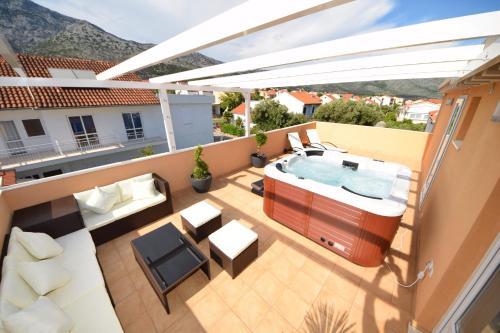 Apartamentos Luxury Penthouse With Jacuzzi In Orebi? (dalmatia)