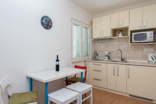 Little House Orebi?