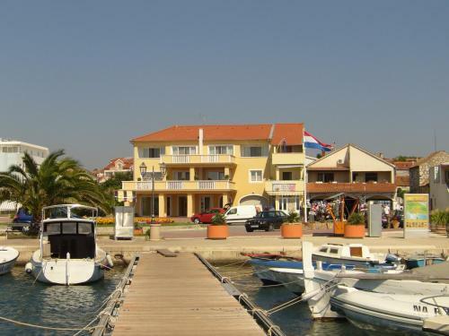 Buco Seafront Apartments & Fastfood