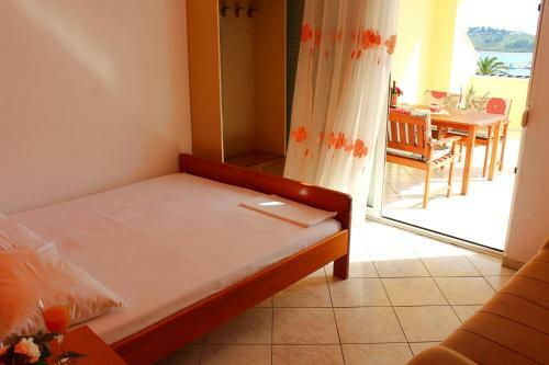 Buco Seafront Apartments & Fastfood