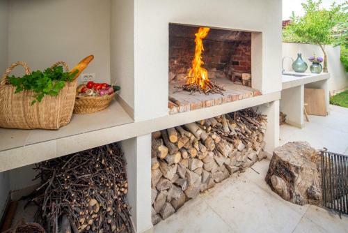 New! Luxury Garden Apartment