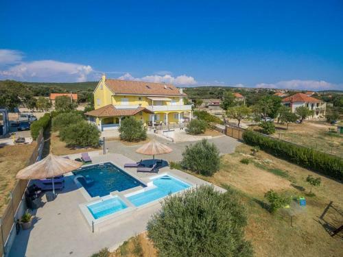 Villa Mande With Great Pool