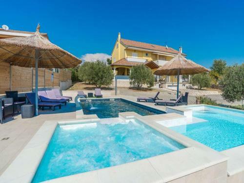 Villa Mande With Great Pool