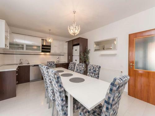 Villa Mande With Great Pool