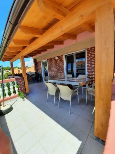 Beachfront Rooms & Apartments