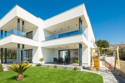 Luxury Apartment Sea