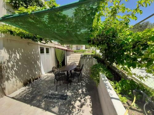 Spacious Apartment With Terrace Near The Beach