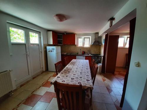 Spacious Apartment With Terrace Near The Beach
