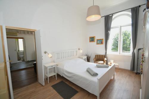 Central Apartment With Beautiful Sea View