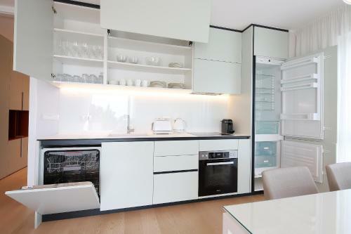 Stylish Apartment 100 M From The Beach