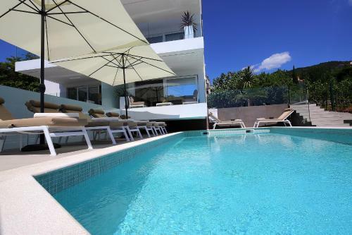Stylish Apartment 100 M From The Beach
