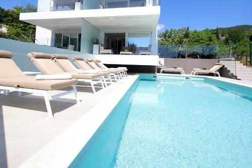 Stylish Apartment 100 M From The Beach