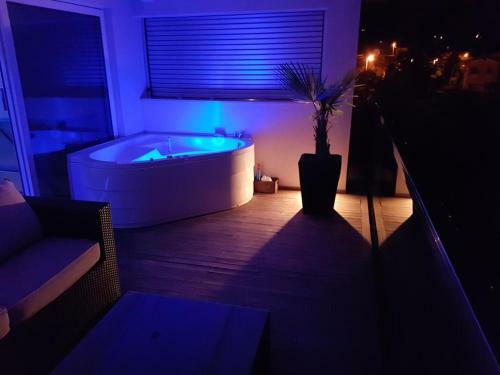 Penthouse Jacuzzi Apartments