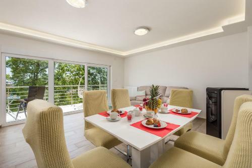 Apartamento Villa Dragi With Pool, Sauna, & Jacuzzi
