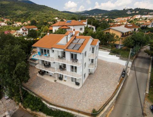 Apartamento Villa Dragi With Pool, Sauna, & Jacuzzi