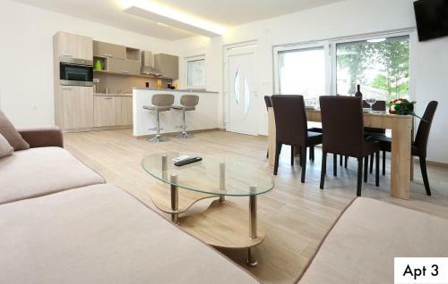 Apartamento Villa Dragi With Pool, Sauna, & Jacuzzi