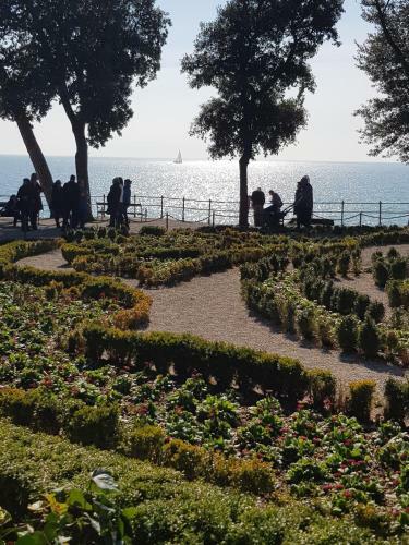 Sunny Apartment 150 M From The Sea