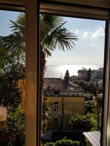Sunny Apartment 150 M From The Sea