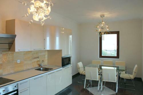 Exclusive Apartment In Villa Calista
