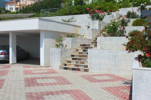 Exclusive Apartment In Villa Calista
