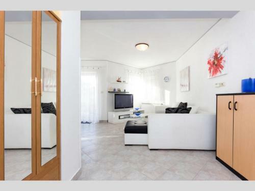 Villa Giani Apartments With Swimming Pool