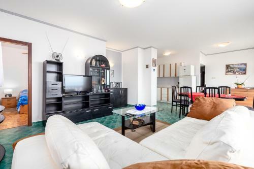 Villa Giani Apartments With Swimming Pool