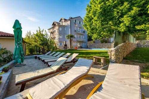 Villa Giani Apartments With Swimming Pool