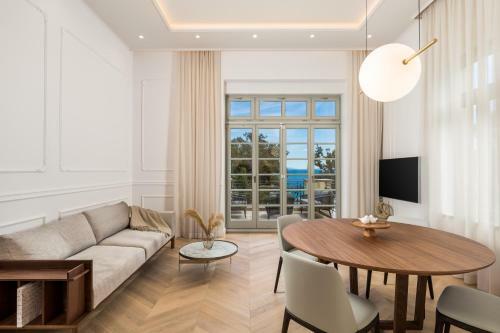Plaza Apartments