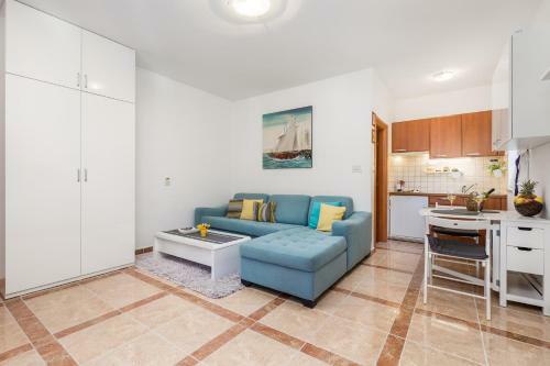 Blue Magic Studio Apartment With A Pool