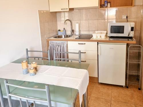 Holiday House Mima